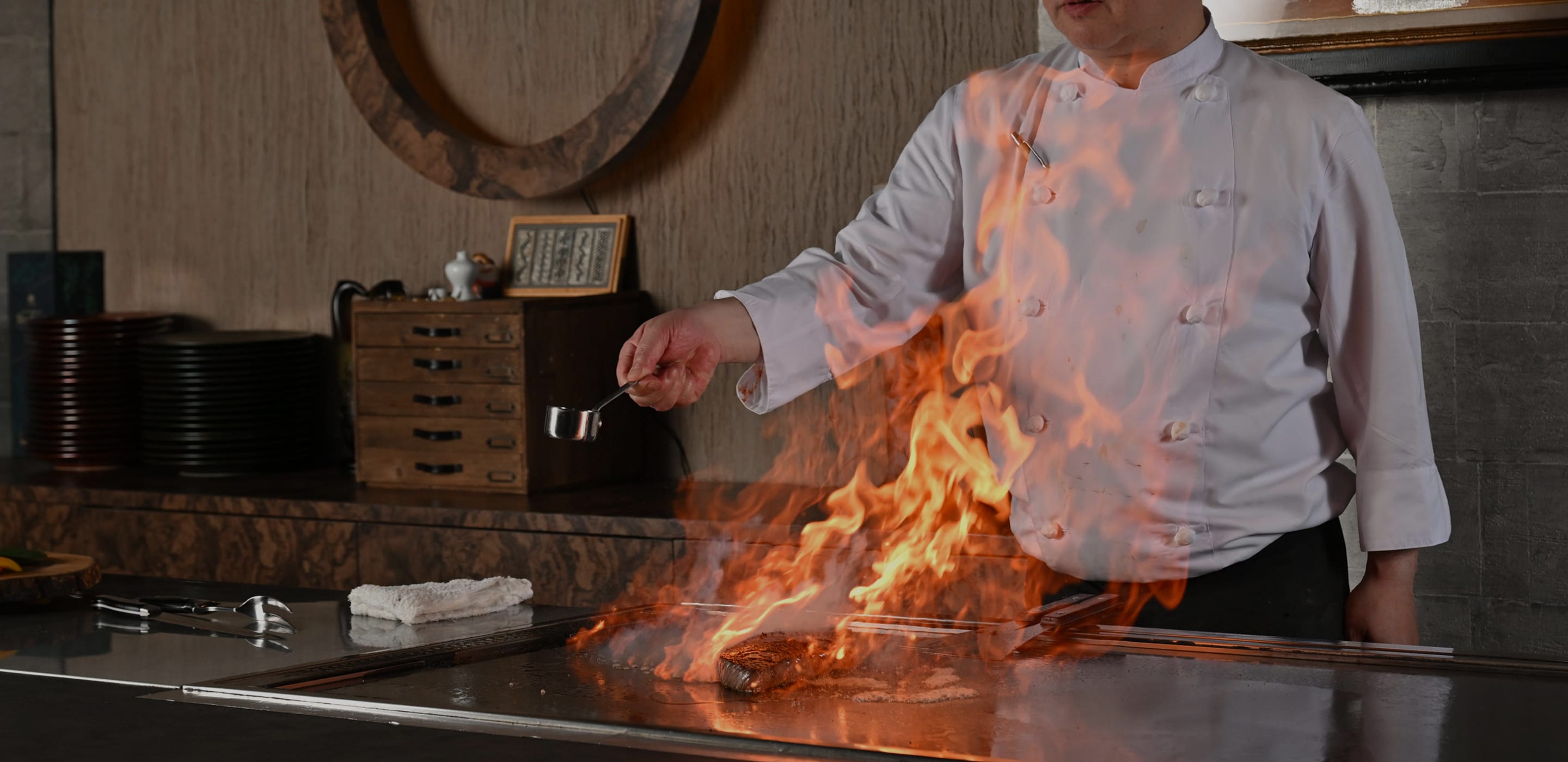 大人の隠れ家です。こだわりの鉄板焼きを楽しめる上質も、気軽さも。